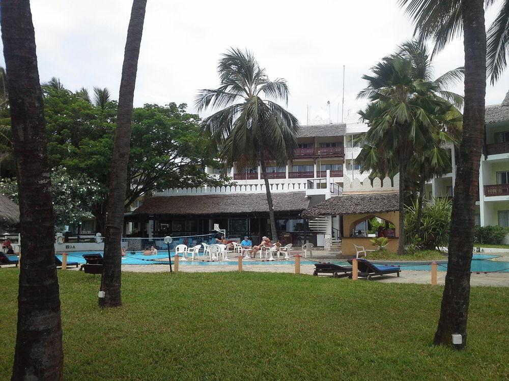 Bamburi Beach Hotel Экстерьер фото
